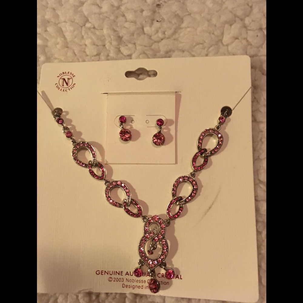 $8 SALE❤️Pink Austrian Crystal Necklace & Earrings